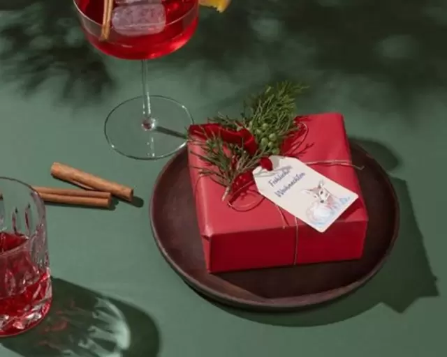 Geschenke weihnachtlich verpacken: Tipps und Ideen mit Geschenkanhängern 