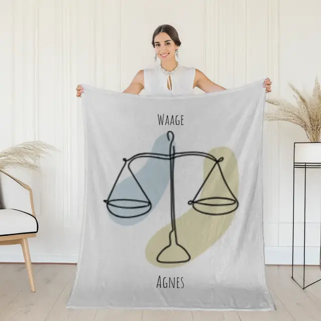 Kuscheldecke 140 x 200 cm Design Sternzeichen Waage Lineart mit Namen
