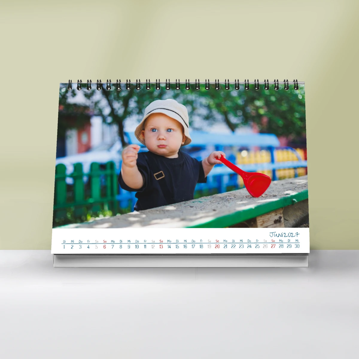 Perfekt fürs Homeoffice oder Büro: Tischkalender mit Familienerinnerungen