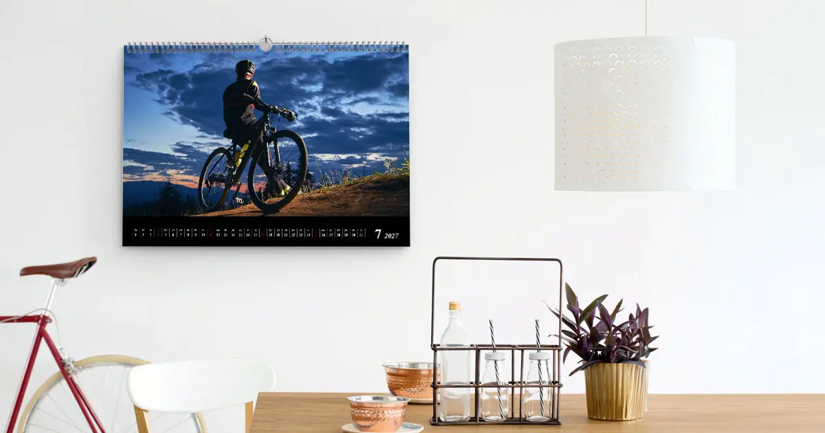 Wandkalender DIN A2 Querformat im Esszimmer mit Foto
