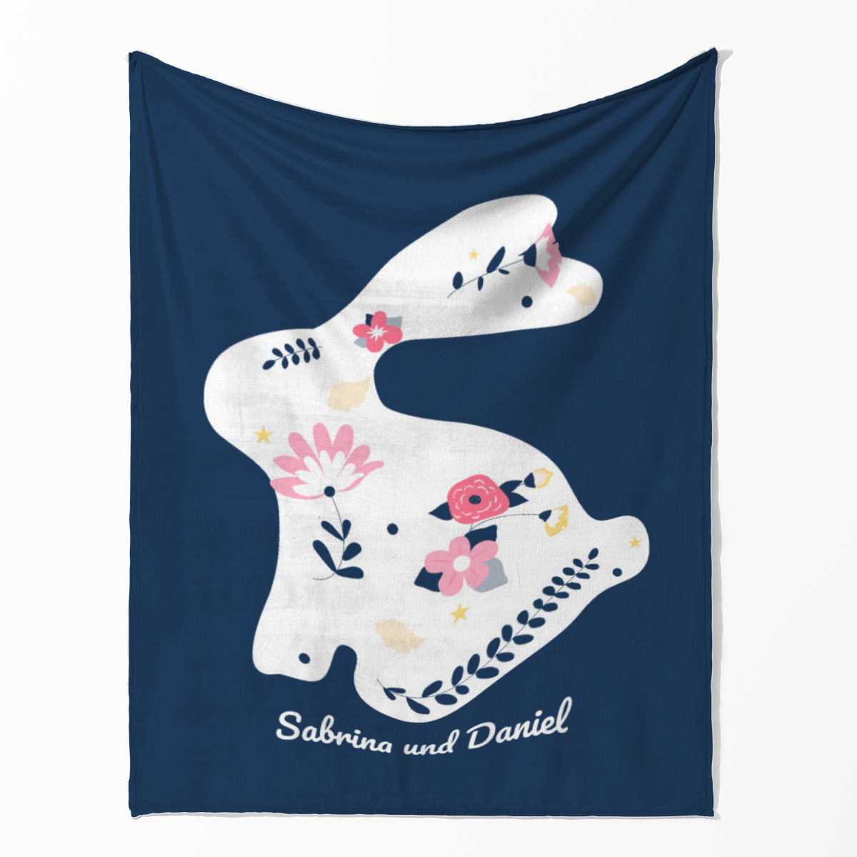 Kuscheldecke Hase mit Blüten - mit Namen personalisierbar - Geschenkidee Geburtstag, Ostern Hase mit Blüten 125 x 155 cm
