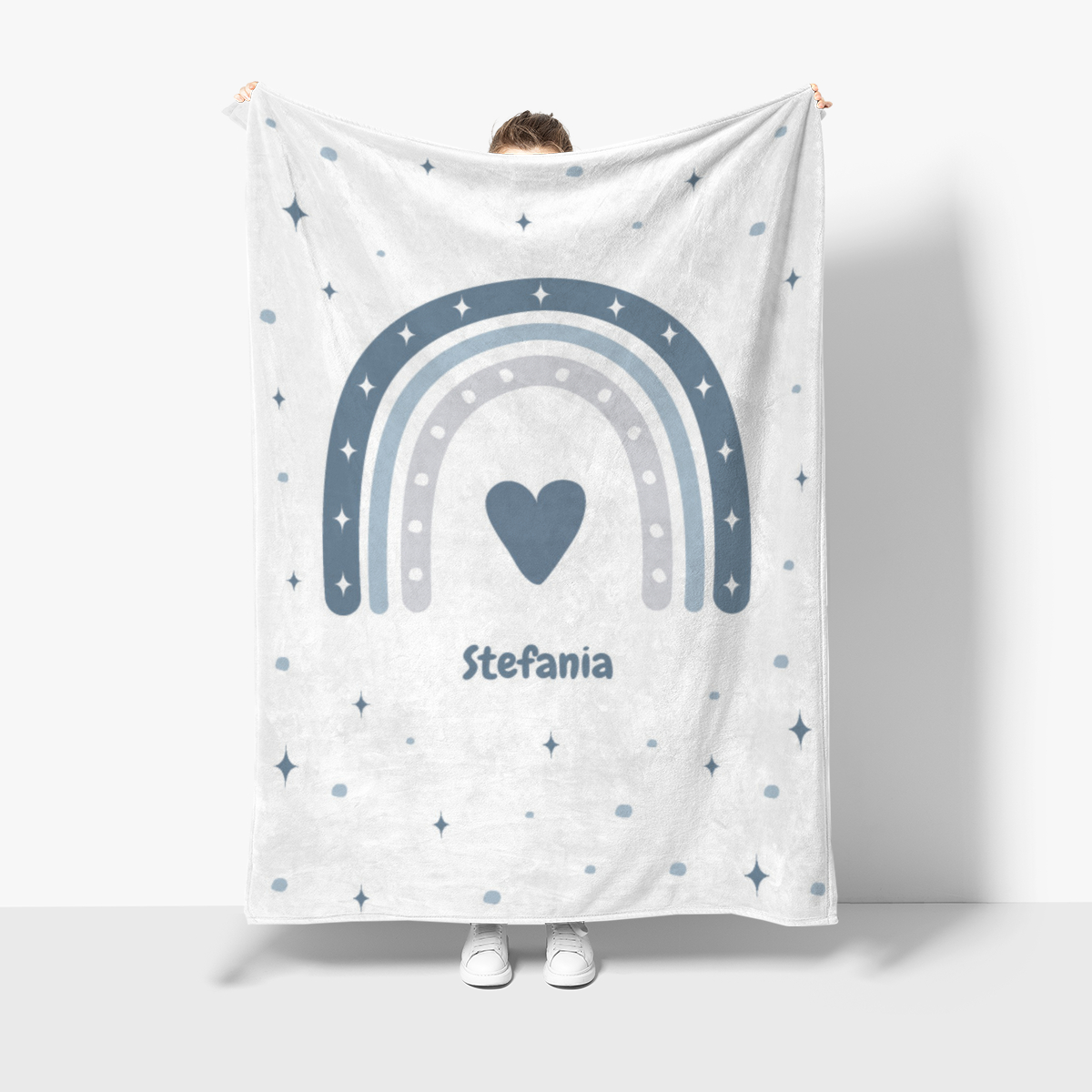 Wohndecke mit Namen personalisierbar, Kuscheldecke, niedliche Namensdecke mit Regenbogen, Geschenkidee Geburtstag Motiv Regenbogen blau 140 x 200 cm